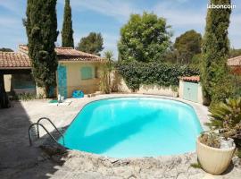 Villa familiale - Proche Aix en Provence、Ventabrenのホテル