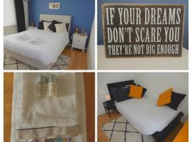 Grote & kleine slaapkamer + Netflix in een net huis, hotel in Slagharen