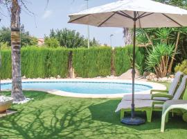 Gorgeous Home In Riba-roja De Tria With Outdoor Swimming Pool, villa en Ribarroja del Turia