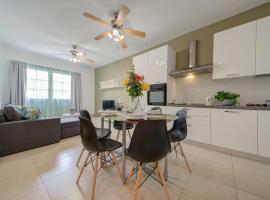 Azure Haven - Gzira Apartments and Penthouse By ShortLetsMalta, hotel in Il-Gżira