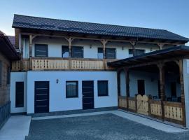 Casa de lângă pădure, hotel u blizini znamenitosti 'The Village Museum of Maramures' u gradu 'Sighetu Marmaţiei'