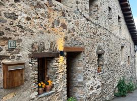 Casa Tapiolas Rectoría, country house in Molló