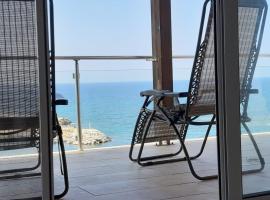 Penthouse Anastasia, ξενοδοχείο με πισίνα σε Yalı