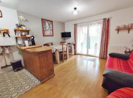 Au doux refuge, charmant T2 bis, parking gratuit, proche thermes, 6 personnes, Hotel in Bagnères-de-Luchon