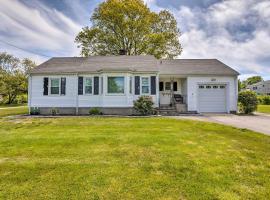 Cozy Middletown Home Near Beaches and Newport!, Cottage in Middletown