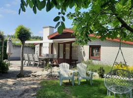 Bungalow de Pluumpot, hotel in Scherpenisse