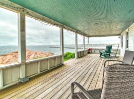 Historic Cottage with Beautiful Oceanfront View, ξενοδοχείο σε Marshfield