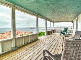 Historic Cottage with Beautiful Oceanfront View, παραθεριστική κατοικία σε Marshfield