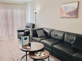 Spacious 2-bedroom apartment, hotel en Camrose