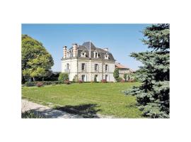Gorgeous Home In Mouterre-Silly, hotell i Mouterre-Silly