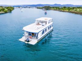 Coomera Houseboats, отель в Голд-Кост, рядом находится Парк аттракционов Дримуорлд