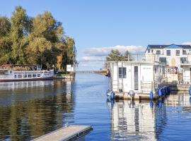 2 Bedroom Cozy Apartment In Rechlin, luxury hotel in Rechlin