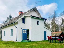 2 Bedroom Nice Home In Kimstad, cottage &agrave; Sk&auml;rblacka