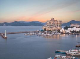 Kumho Tongyeong Marina Resort, хотелски комплекс в Тхоньен