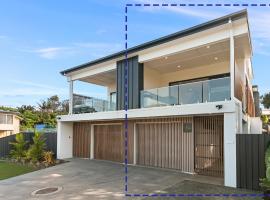 Grandview Villa Kingscliff - Oceanview Tri-level Villa by uHoliday, vacation home in Kingscliff
