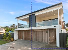 Grandview Villa Kingscliff - Oceanview Tri-level Villa by uHoliday, hotel in Kingscliff