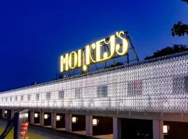 MONKEY'S HOTEL