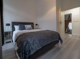 EXECUTIVE DOUBLE ROOM WITH EN-SUITE IN GUEST HOUSE CITY CENTRE r4, guest house di Luxembourg