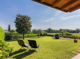 Casa Alba con giardino e patio by Wonderful Italy, huoneisto kohteessa Lonato