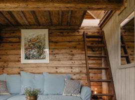 Vienkiemio Oazė - Namelis Prie Upelio, hotel med boblebade i Galvokai