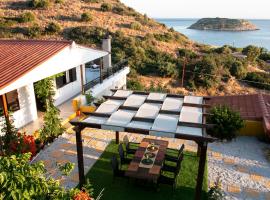 Summer Dream Cottage, 2BR, Beautiful sea view, hotelli kohteessa Móchlos