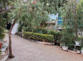 Kanishqkar Home Stay, hotel v destinaci Kotagiri