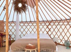 Glamping Iurte Mongole Spiritul Zimbrului, glamping in Vama Buzăului
