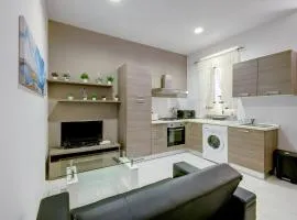 Modern 1BR Maisonette steps from the Promenade