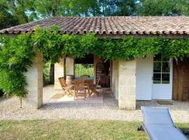 Maison charmante avec jacuzzi à Saint-Ciers-de-Canesse