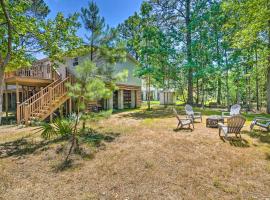 Mt Pleasant Retreat with Grill 10 Mi to Beach, cottage in Whitehall Terrace