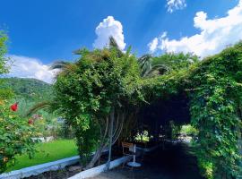 Garden Villa Naza, hotel din Piqeras