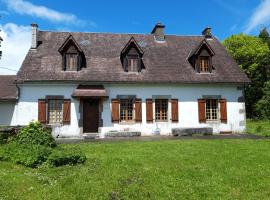 Gite Rural โรงแรมในEygurande