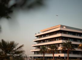 Laguna Faro Suites - Adults Only، فندق في غرادو