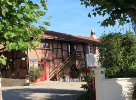Chambres d'hôtes Les Vignes, rum i privatbostad i Montcet