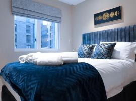 City Centre Luxury studio apartment suite with garden view, hotel near York Railway station, York