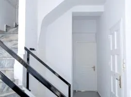 INEJ Maisonette