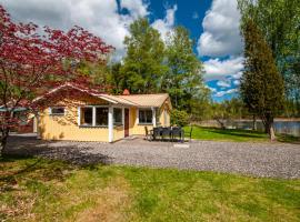 Nice Home In Hallaryd With Kitchen, παραθεριστική κατοικία σε Hallaryd