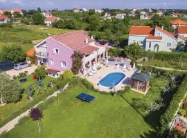 6 Bedroom Pet Friendly Home In Policnik