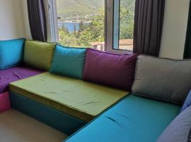 Montenegro Colors, отель в Каменари