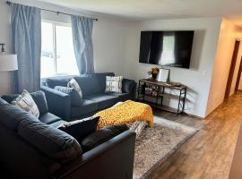 The Perfect 3 Bedroom Apartment - Central location, hotell i Fairbanks