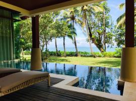 Amatapura Beachfront Villa 10 , SHA Certified, hotel ad Ao Nam Mao