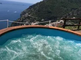 VILLA LA TAGLIATA spectacular jacuzzi tub amazing view and private parking garage