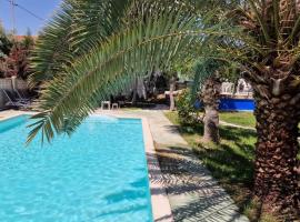 House with exclusive pool and garden 7 min walk from the beach and the center, בית נופש באל קאמפיו