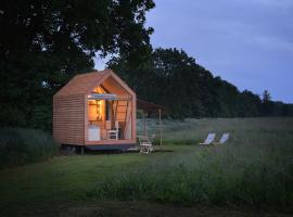 Glamping Hluboká, אתר גלמפינג בהלובוקה נאד ולוטבו