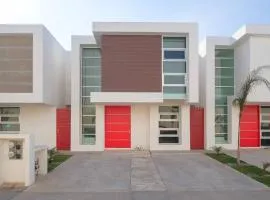 Casa moderna y elegante en el corazón de Ensenada!