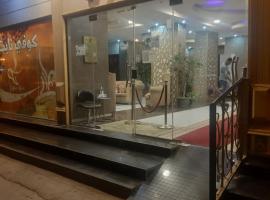 ليلي ليالي سعيدة, ξενοδοχείο σε Aḩad al Masāriḩah