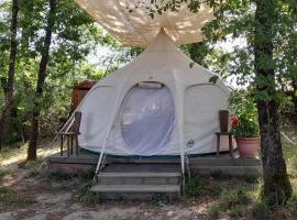 le clos de épinettes, kamp sa luksuznim šatorima u gradu Angé