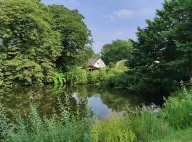 Ostsee Jägerhütte am Waldesrand mit Sauna und Sportgerät