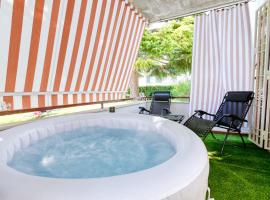 Wolf House - Peschiera Holiday - Jacuzzi Privata, hotel with jacuzzis in Peschiera del Garda