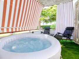 Wolf House - Peschiera Holiday - Jacuzzi Privata, spa hotel in Peschiera del Garda